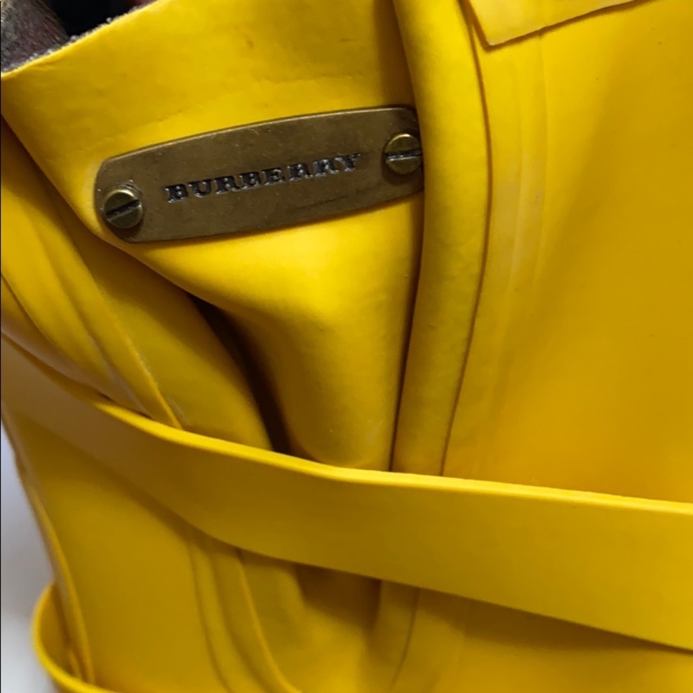 HP 🎉Burberry yellow mid buckle rain boot size: 10 - Picture 7 of 16